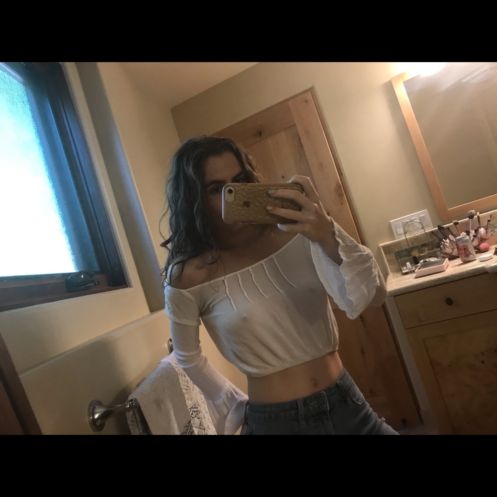 Flowy tunic material bell sleeve top